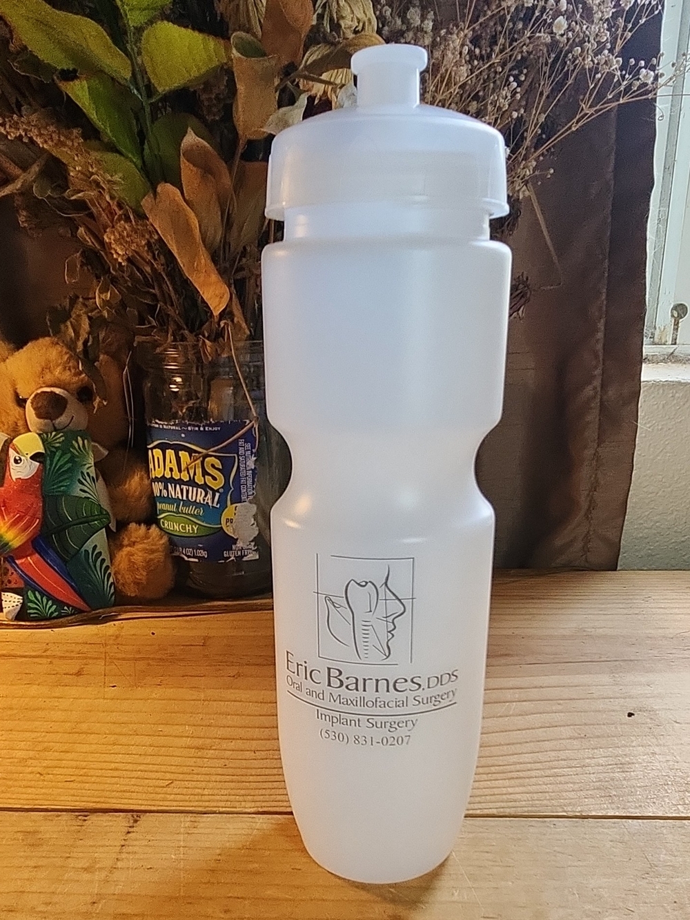 24 oz White Plastic Squeeze Sport Water Bottle Screw-On Lid 11 in Model 52840